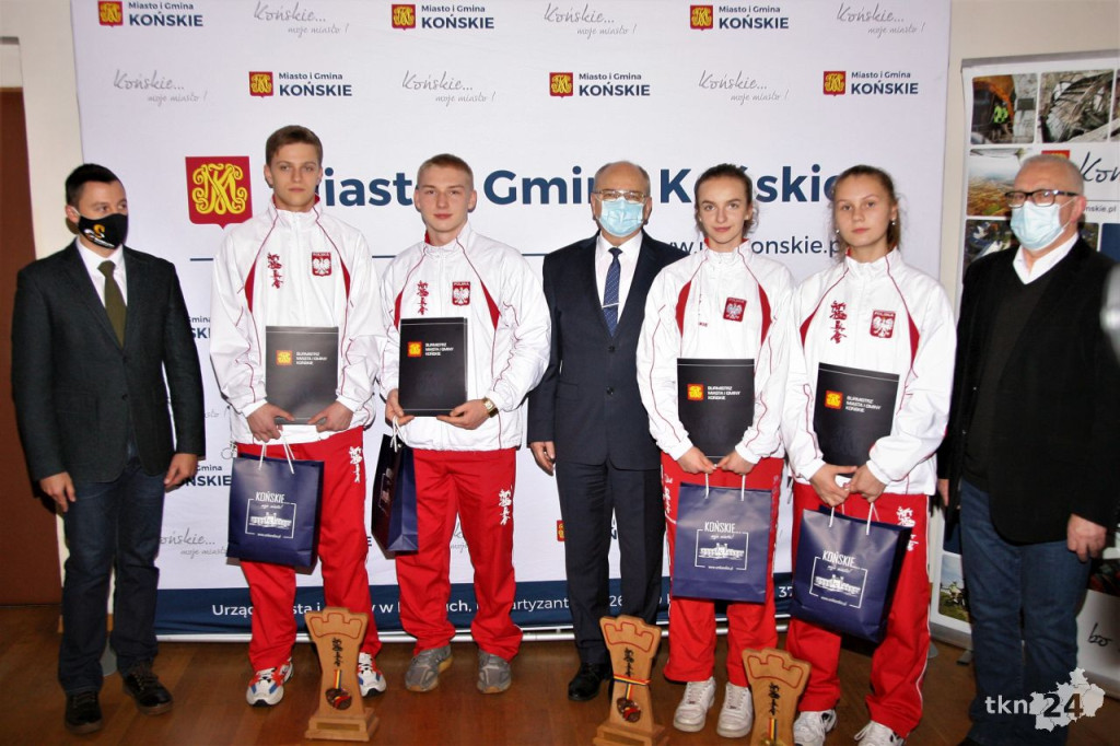 Władze Końskich uhonorowały medalistów ME w karate [zdjęcia]