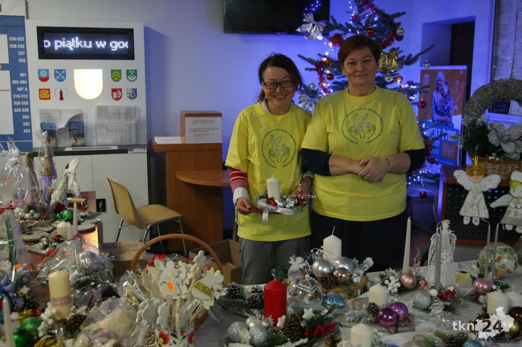 Starostwo ze świątecznym wsparciem. Kiermasz na rzecz hospicjum [wideo, zdjęcia]