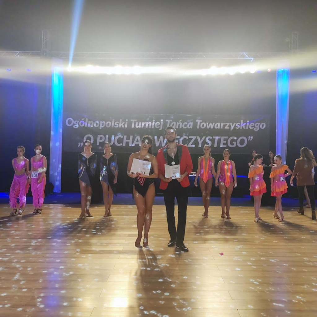 Nasi tancerze z workiem medali wracają z Krakowa [zdjęcia]
