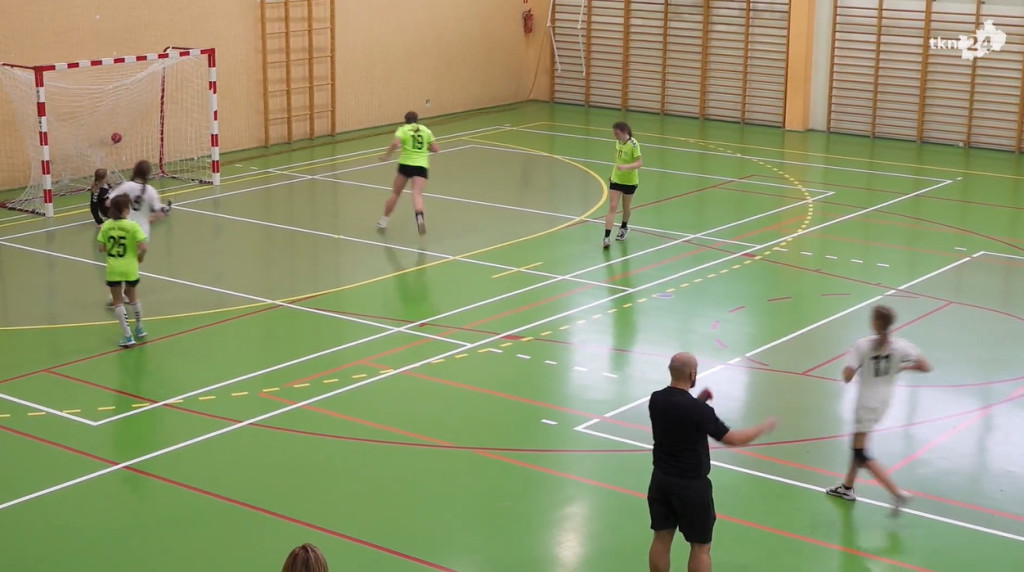 UKS Olimpia wygrywa po dreszczowcu! [wideo, zdjęcia]