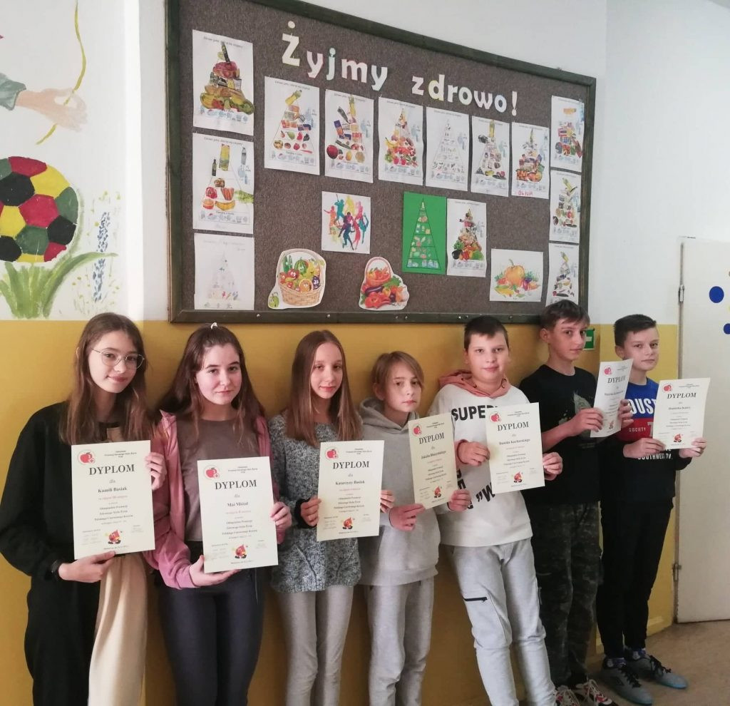 Uczniowie z Miedzierzy promują zdrowe odżywianie [zdjęcia]