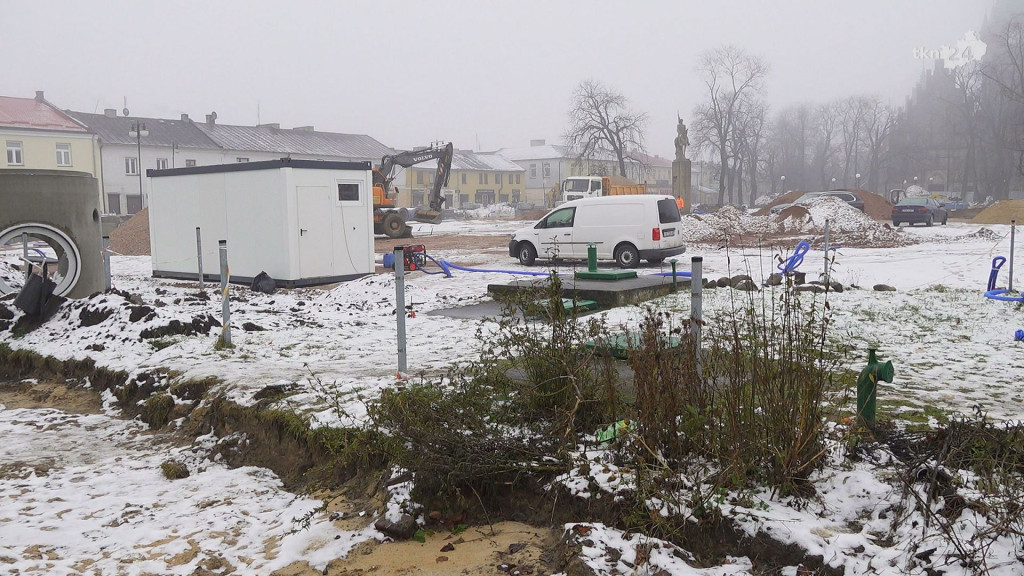 Skwerek w Końskich zmienia sie w rynek. Zobaczcie najświeższe wideo i zdjęcia