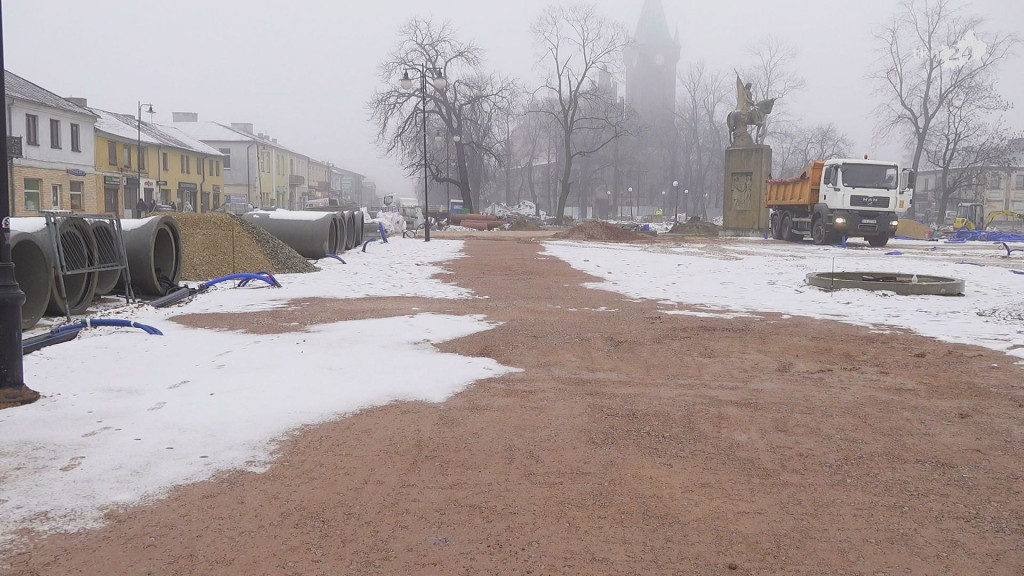Skwerek w Końskich zmienia sie w rynek. Zobaczcie najświeższe wideo i zdjęcia