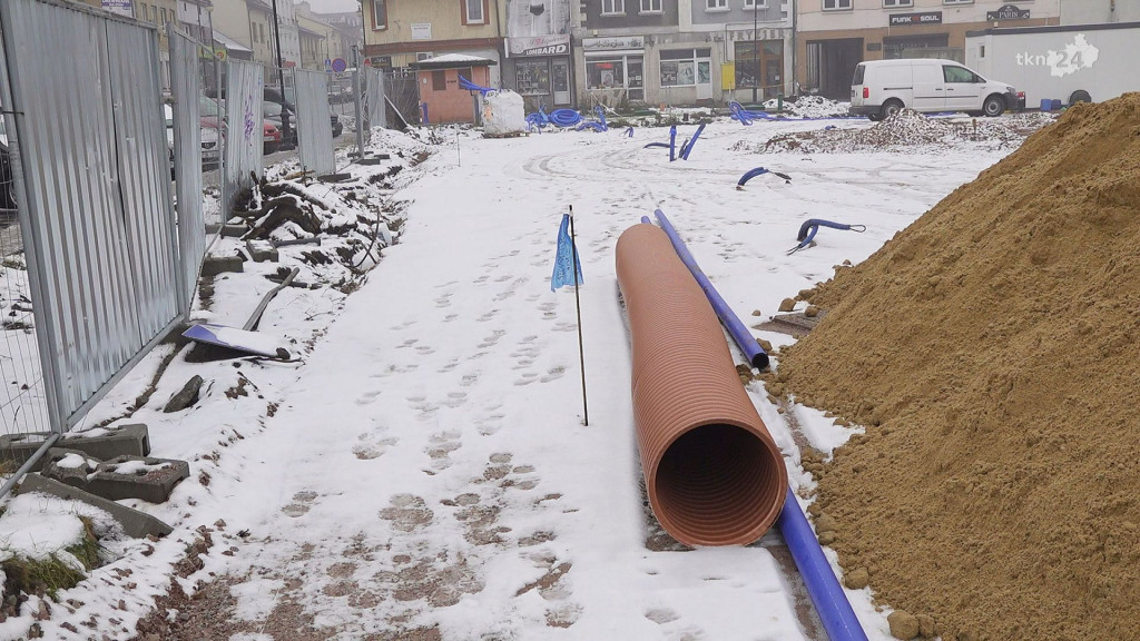 Skwerek w Końskich zmienia sie w rynek. Zobaczcie najświeższe wideo i zdjęcia