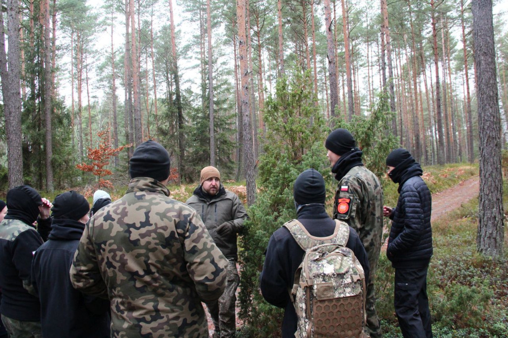 Uczniowie z klas mundurowych na warsztatach z survivalu [zdjęcia]