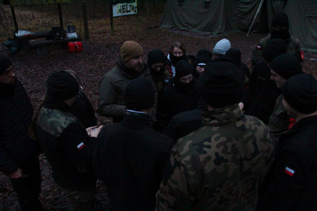 Uczniowie z klas mundurowych na warsztatach z survivalu [zdjęcia]