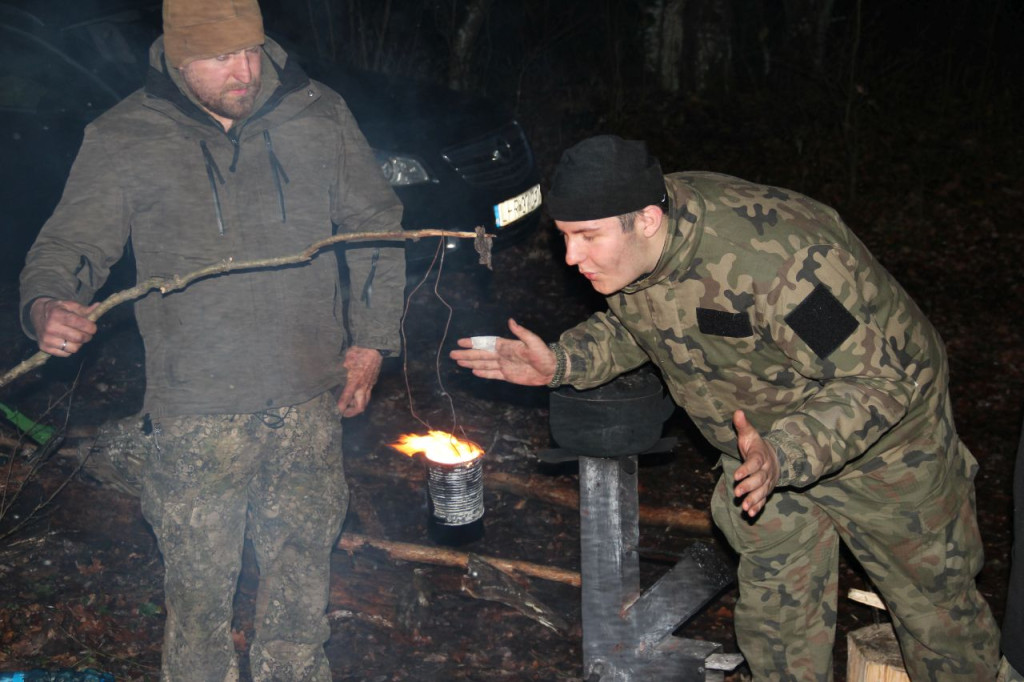 Uczniowie z klas mundurowych na warsztatach z survivalu [zdjęcia]