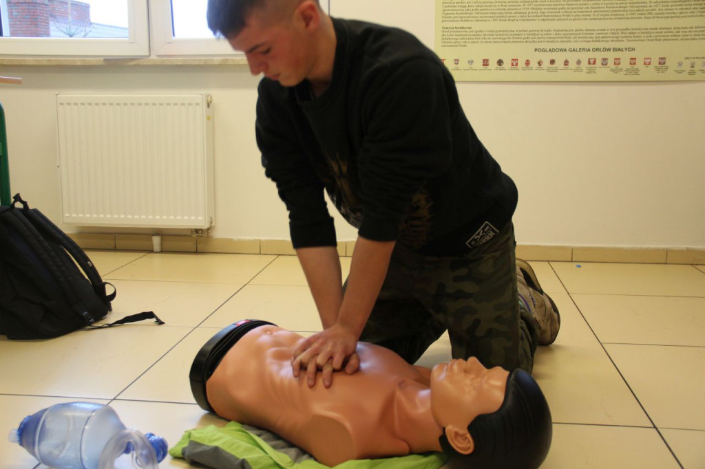 Uczniowie z klas mundurowych na warsztatach z survivalu [zdjęcia]