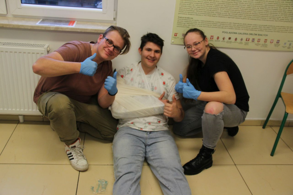 Uczniowie z klas mundurowych na warsztatach z survivalu [zdjęcia]