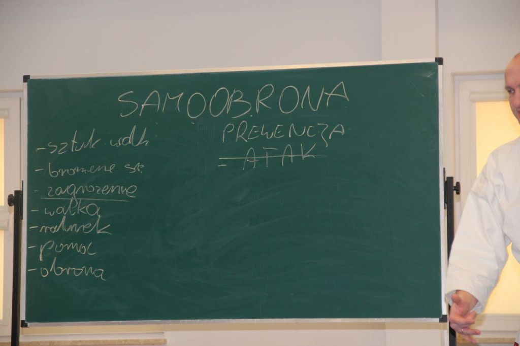 Uczniowie z klas mundurowych na warsztatach z survivalu [zdjęcia]