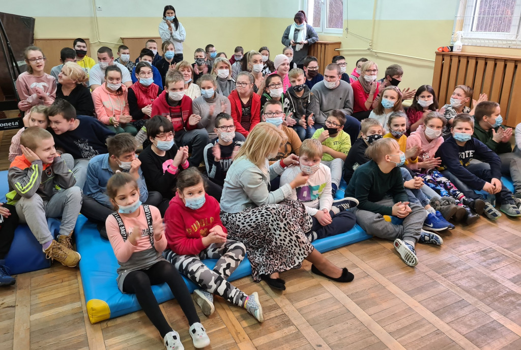 Bajkowa Kraina i Prywatna Szkoła Podstawowa charytatywnie na święta [zdjęcia]