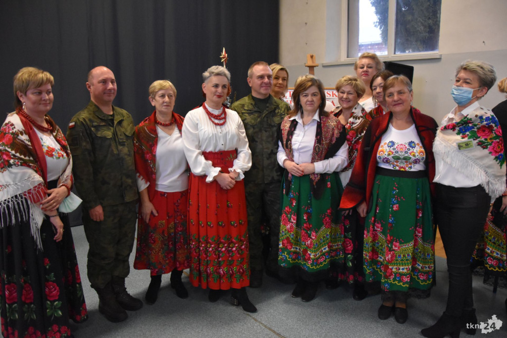 Powiat konecki murem za polskim mundurem [wideo, zdjęcia]
