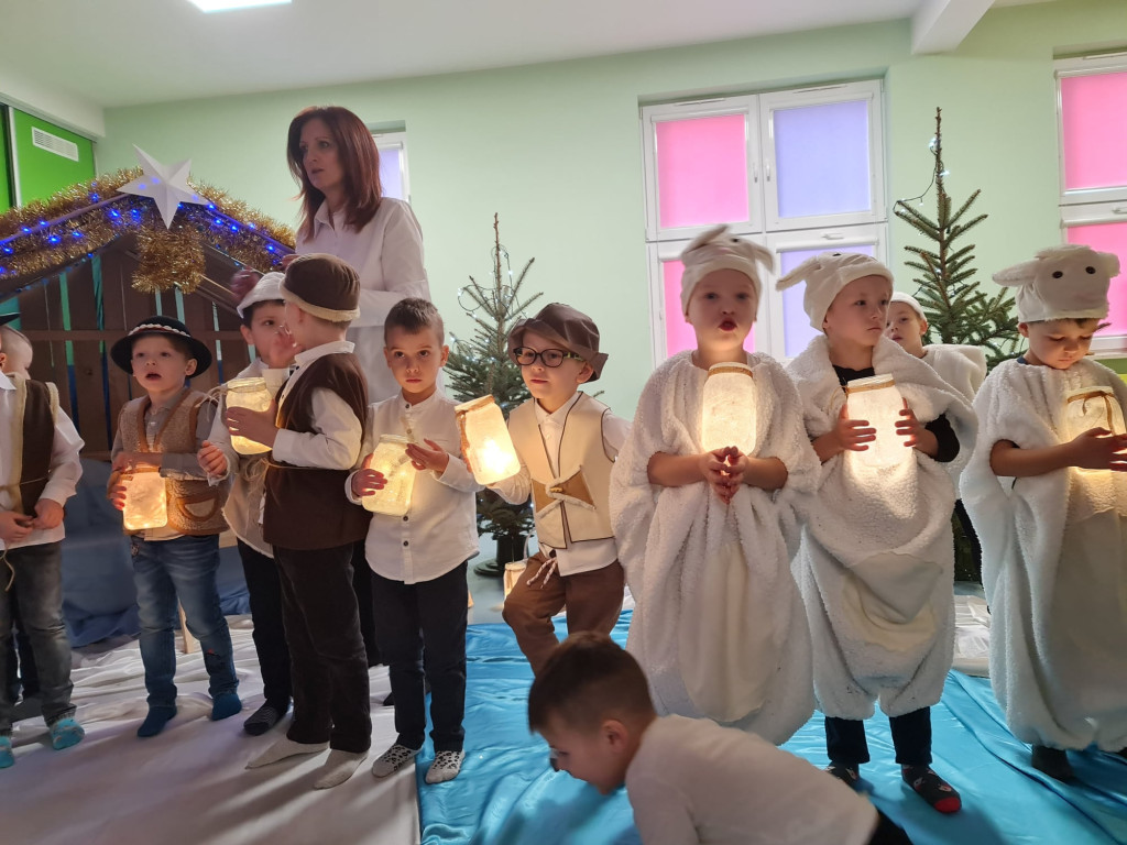 Wielopokoleniowe jasełka w Przedszkolu w Smykowie [zdjęcia]