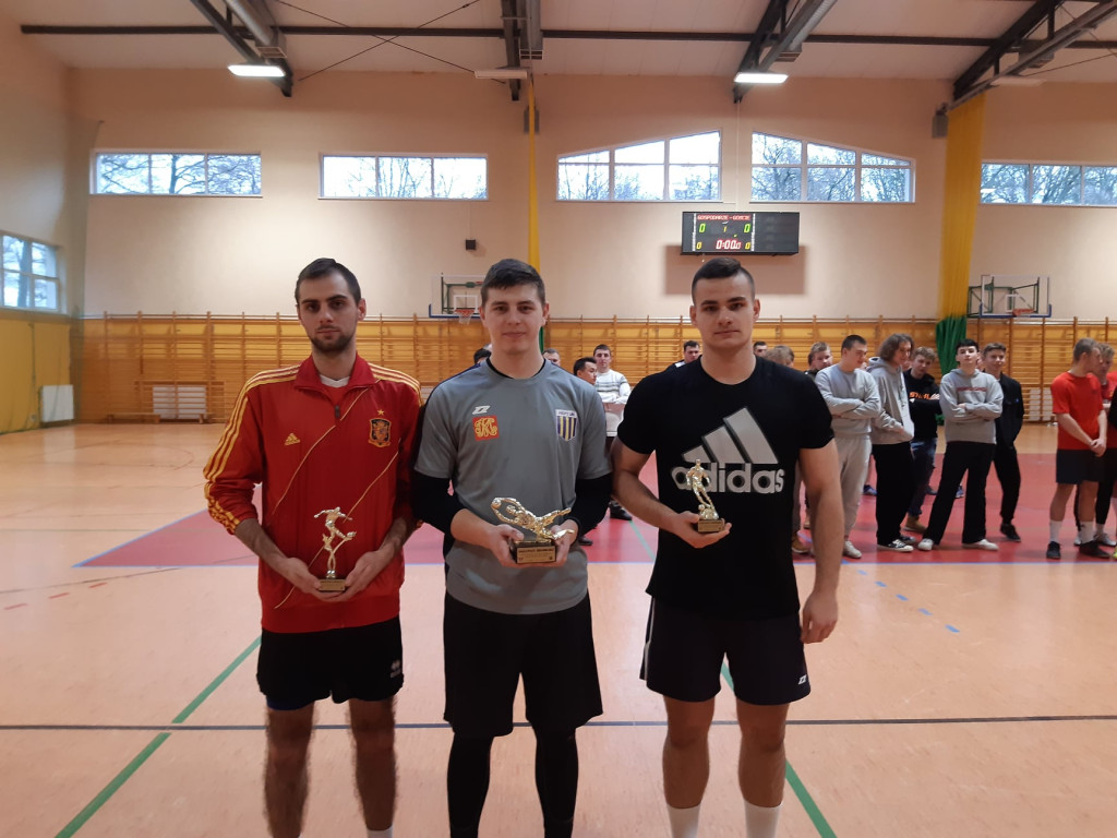 Sportowy Fałków! Za nami turniej w piłkę nożną i mistrzostwa w tenisa stołowego [wideo, zdjęcia]