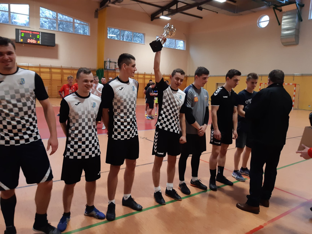 Sportowy Fałków! Za nami turniej w piłkę nożną i mistrzostwa w tenisa stołowego [wideo, zdjęcia]