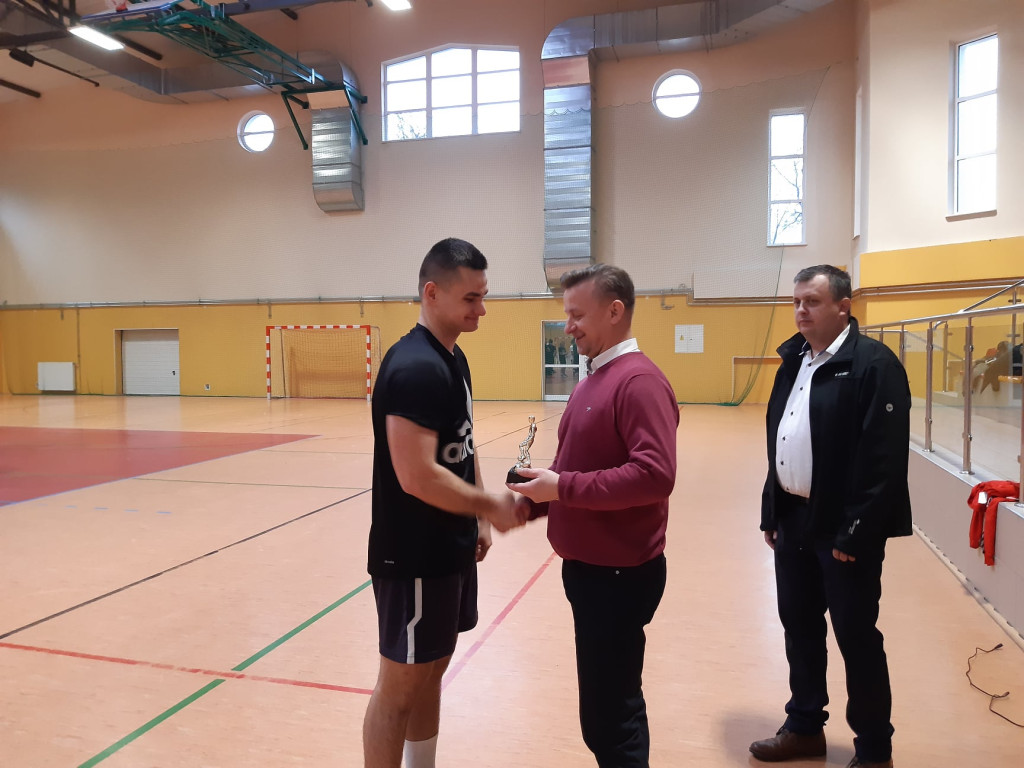 Sportowy Fałków! Za nami turniej w piłkę nożną i mistrzostwa w tenisa stołowego [wideo, zdjęcia]