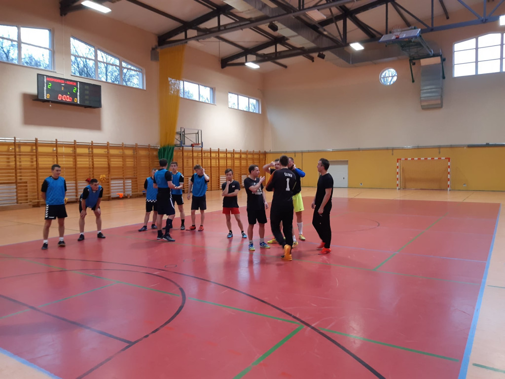 Sportowy Fałków! Za nami turniej w piłkę nożną i mistrzostwa w tenisa stołowego [wideo, zdjęcia]