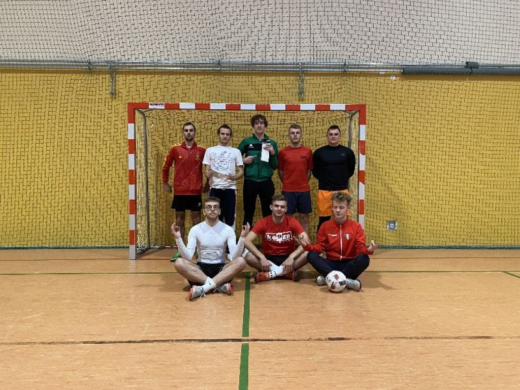 Sportowy Fałków! Za nami turniej w piłkę nożną i mistrzostwa w tenisa stołowego [wideo, zdjęcia]
