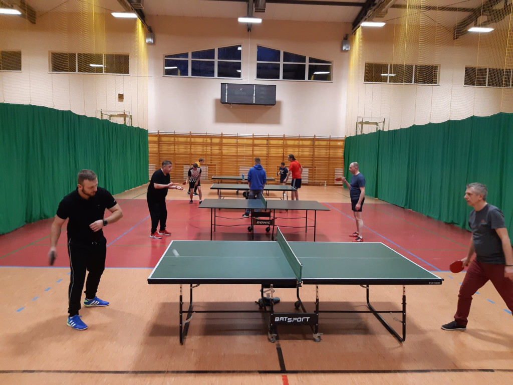 Sportowy Fałków! Za nami turniej w piłkę nożną i mistrzostwa w tenisa stołowego [wideo, zdjęcia]