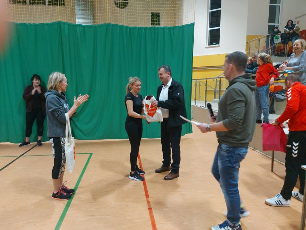 Sportowy Fałków! Za nami turniej w piłkę nożną i mistrzostwa w tenisa stołowego [wideo, zdjęcia]
