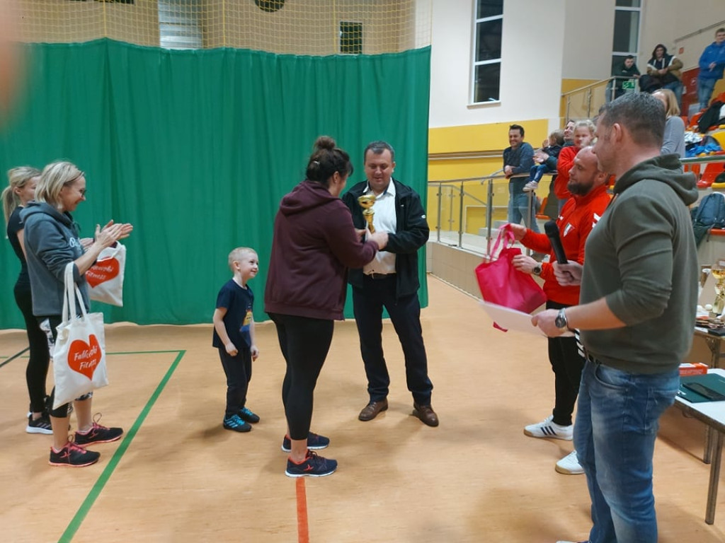 Sportowy Fałków! Za nami turniej w piłkę nożną i mistrzostwa w tenisa stołowego [wideo, zdjęcia]