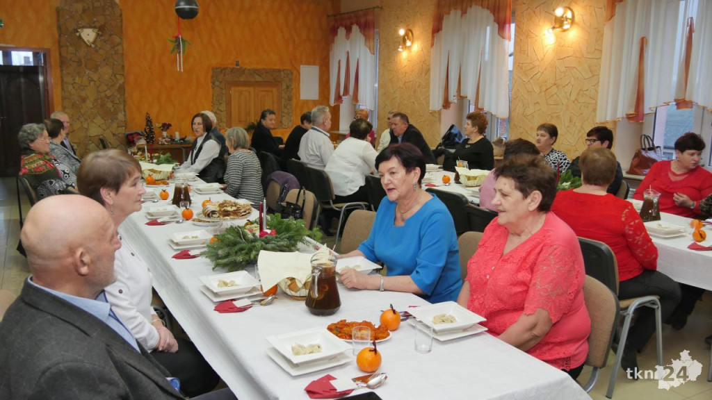 Magiczna wigilia w Klubie Seniora w Radoszycach [wideo, zdjęcia]