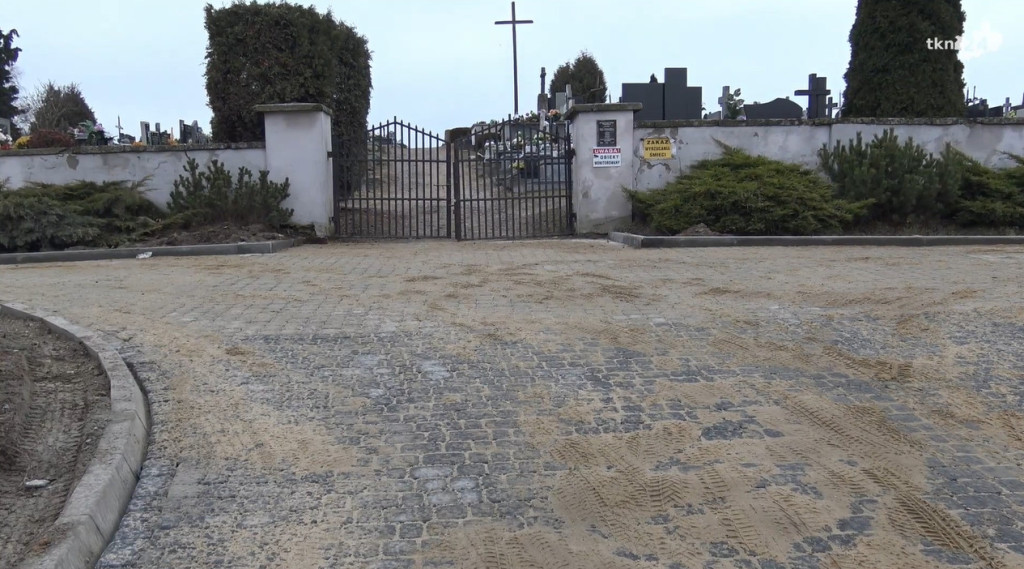 Parking i podjazd przy cmentarzu w Fałkowie już gotowe [wideo, zdjęcia]
