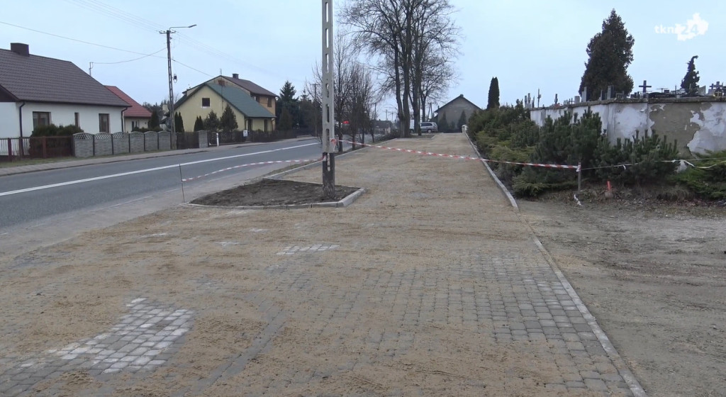Parking i podjazd przy cmentarzu w Fałkowie już gotowe [wideo, zdjęcia]