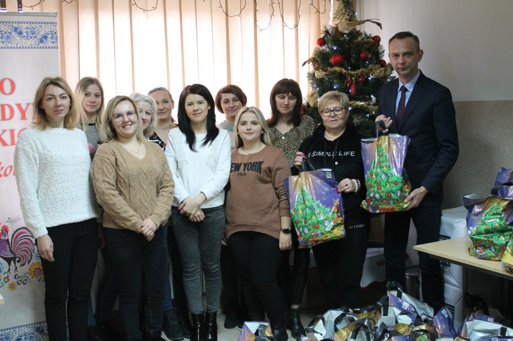 175 osób z gminy Smyków otrzymało świąteczne paczki [zdjęcia]