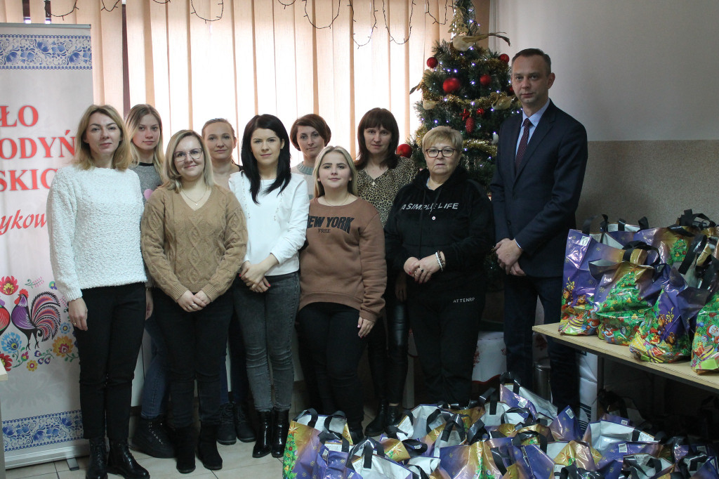 175 osób z gminy Smyków otrzymało świąteczne paczki [zdjęcia]
