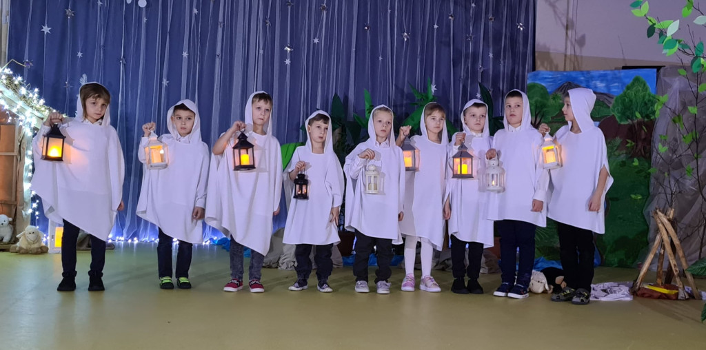 Wirtualne jasełka w Prywatnej Szkole Podstawowej oraz Przedszkolu Bajkowa Kraina w Końskich [wideo, zdjęcia]