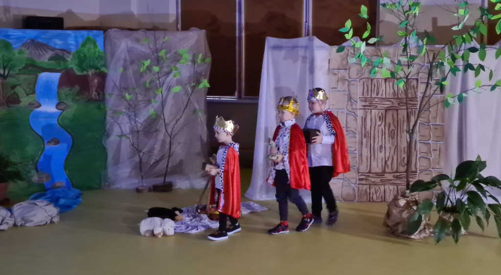 Wirtualne jasełka w Prywatnej Szkole Podstawowej oraz Przedszkolu Bajkowa Kraina w Końskich [wideo, zdjęcia]