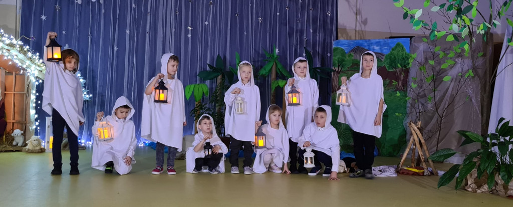 Wirtualne jasełka w Prywatnej Szkole Podstawowej oraz Przedszkolu Bajkowa Kraina w Końskich [wideo, zdjęcia]