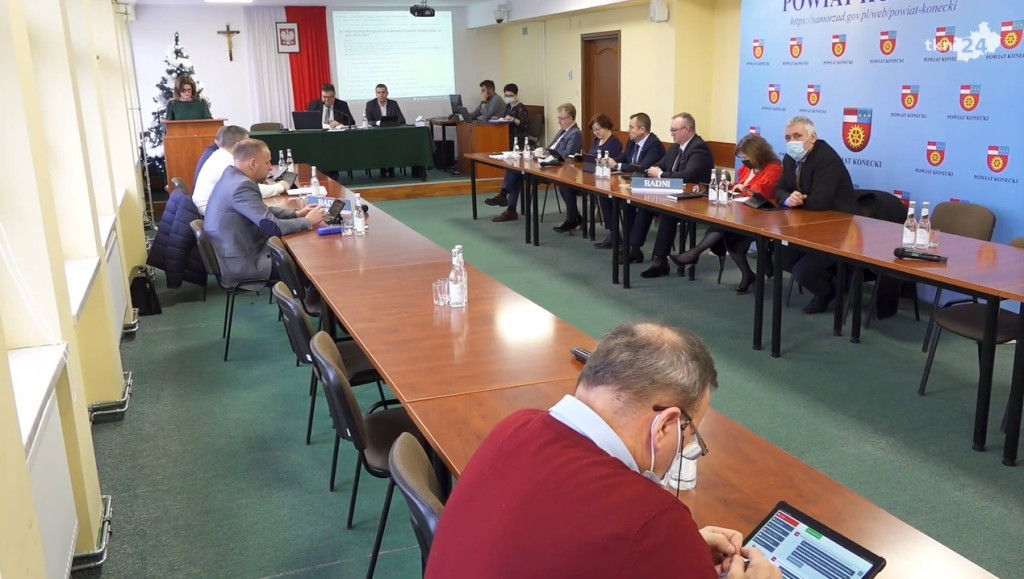 Powiat konecki ze zrównoważonym budżetem na 2022 rok [wideo, zdjęcia]