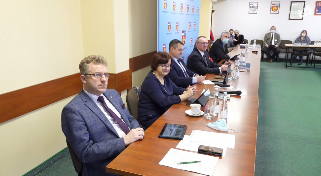 Powiat konecki ze zrównoważonym budżetem na 2022 rok [wideo, zdjęcia]