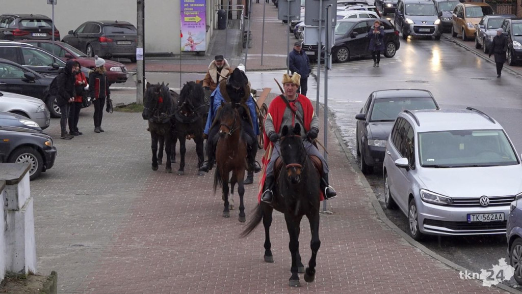 WIDEO: Królewski dzień w Radoszycach. Pojawiło się pięć koronowanych głów