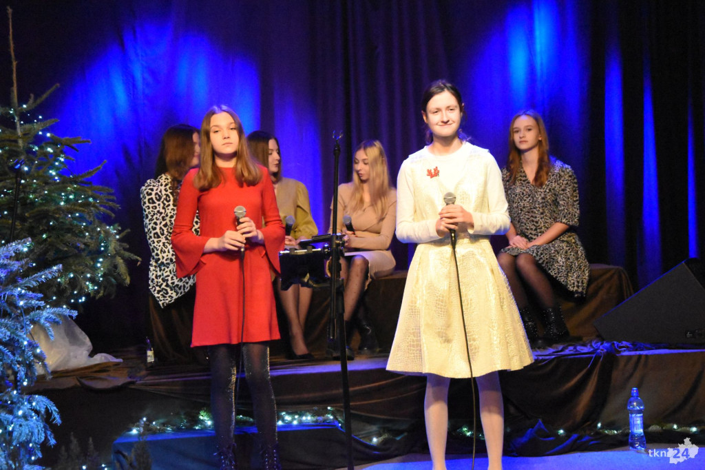 Koncert noworoczny w koneckim domu kultury [wideo, zdjęcia]