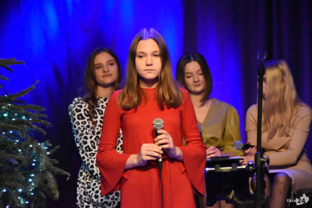 Koncert noworoczny w koneckim domu kultury [wideo, zdjęcia]