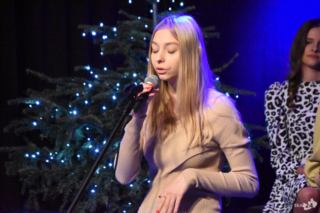 Koncert noworoczny w koneckim domu kultury [wideo, zdjęcia]