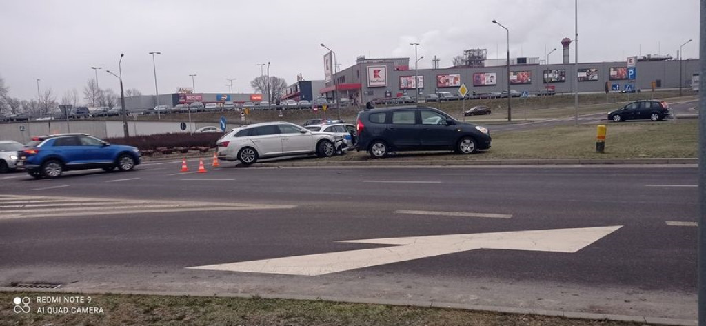 Znów kolizja przy Kauflandzie! [zdjęcia]