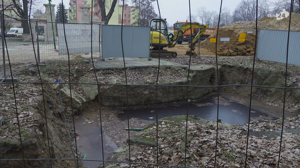 Końskie: Zmienia się park i jego otoczenie [wideo]