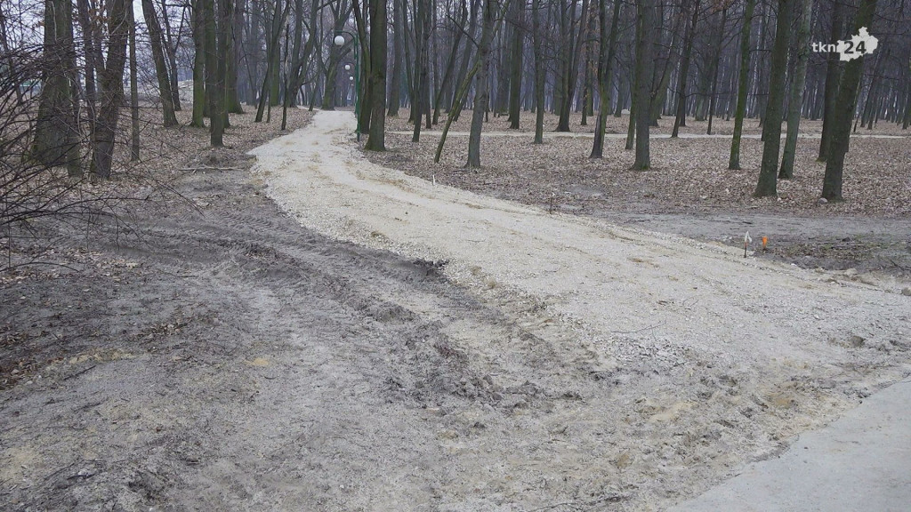 Końskie: Zmienia się park i jego otoczenie [wideo]