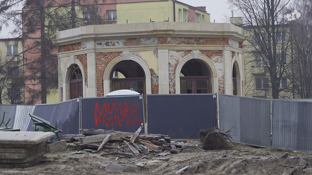 Końskie: Zmienia się park i jego otoczenie [wideo]