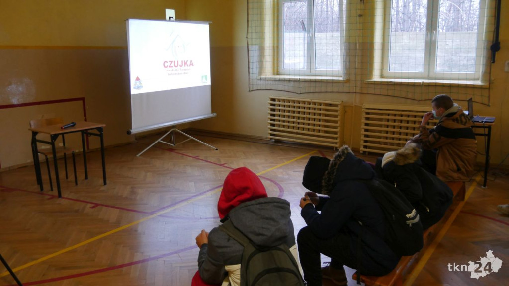 Czad `cichy zabójca`. Prelekcja edukacyjna w ZSP II w Końskich [wideo, zdjęcia]
