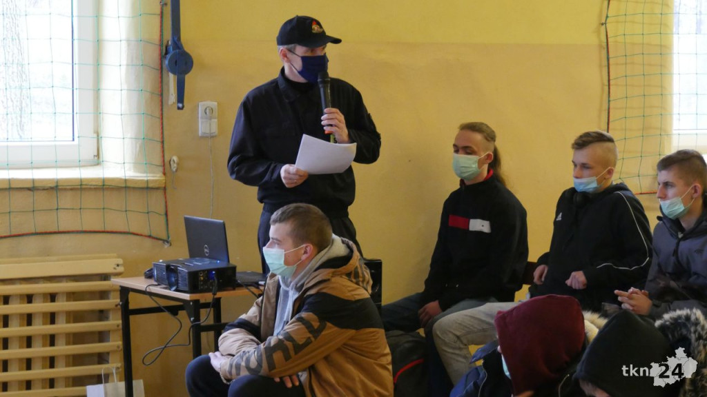 Czad `cichy zabójca`. Prelekcja edukacyjna w ZSP II w Końskich [wideo, zdjęcia]