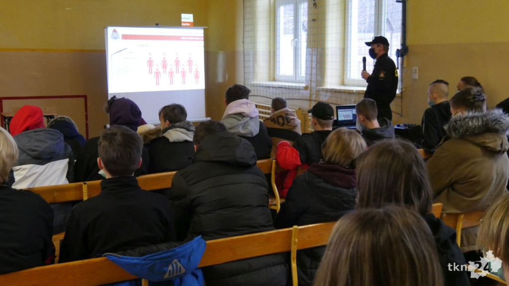 Czad `cichy zabójca`. Prelekcja edukacyjna w ZSP II w Końskich [wideo, zdjęcia]