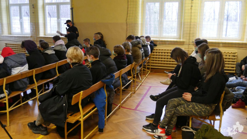 Czad `cichy zabójca`. Prelekcja edukacyjna w ZSP II w Końskich [wideo, zdjęcia]