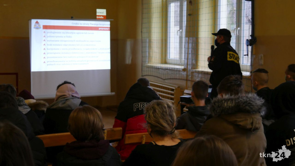 Czad `cichy zabójca`. Prelekcja edukacyjna w ZSP II w Końskich [wideo, zdjęcia]