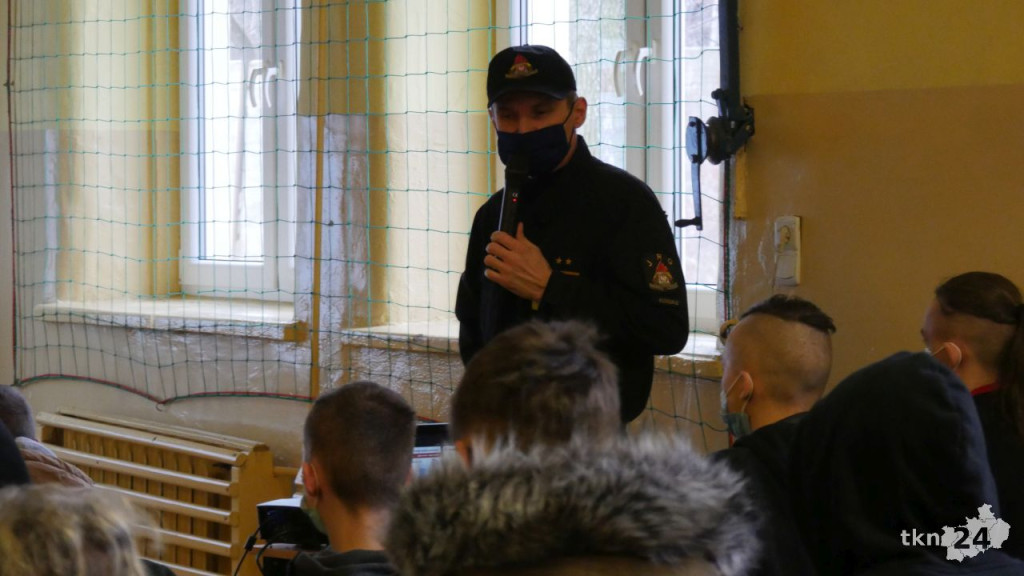 Czad `cichy zabójca`. Prelekcja edukacyjna w ZSP II w Końskich [wideo, zdjęcia]