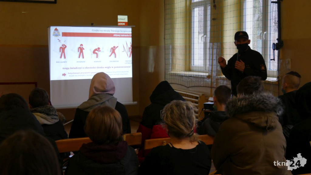 Czad `cichy zabójca`. Prelekcja edukacyjna w ZSP II w Końskich [wideo, zdjęcia]